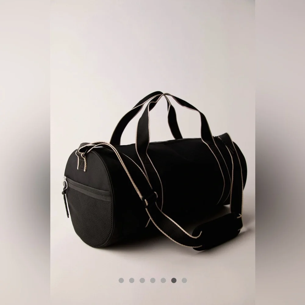 NWT FREE PEOPLE MOVEMENT Good Sport Duffle Bag | Black MSRP $78 - Picture 6 of 15